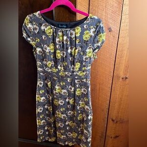 Gorgeous Boden floral cap sleeve dress with flattering ruching at waist - 12r